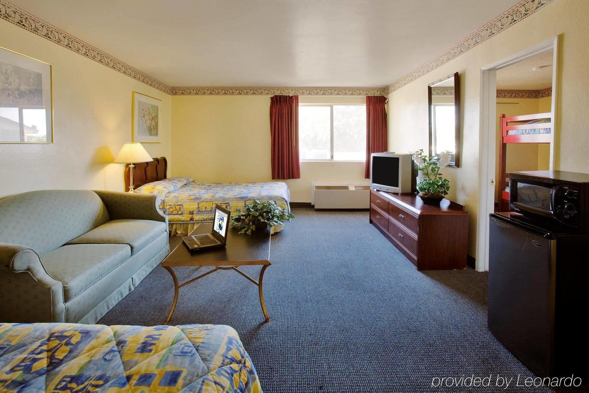 Anaheim Astoria Inn & Suites الغرفة الصورة